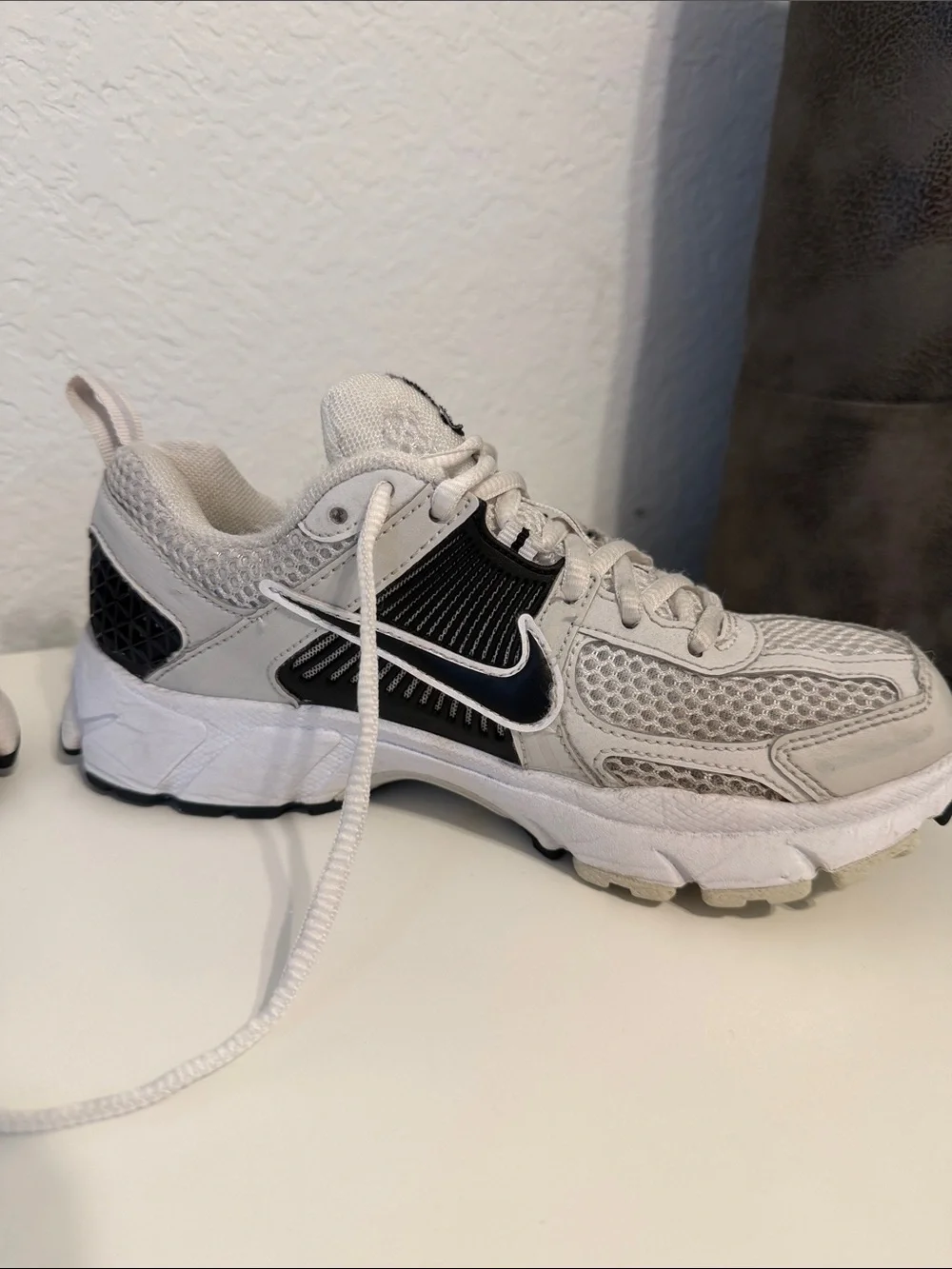 Nike Kids Zoom Vomero 5 - White, Gray & Black - Size 3Y